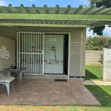 The Lighthouse Guesthouse Welkom Esterno foto
